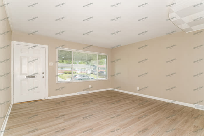 2210 Hollis Drive – photo 5