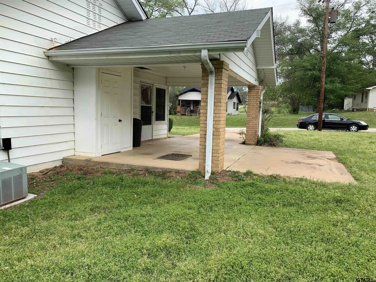 Updated 2 Bed 2 Bath Available Now – photo 4