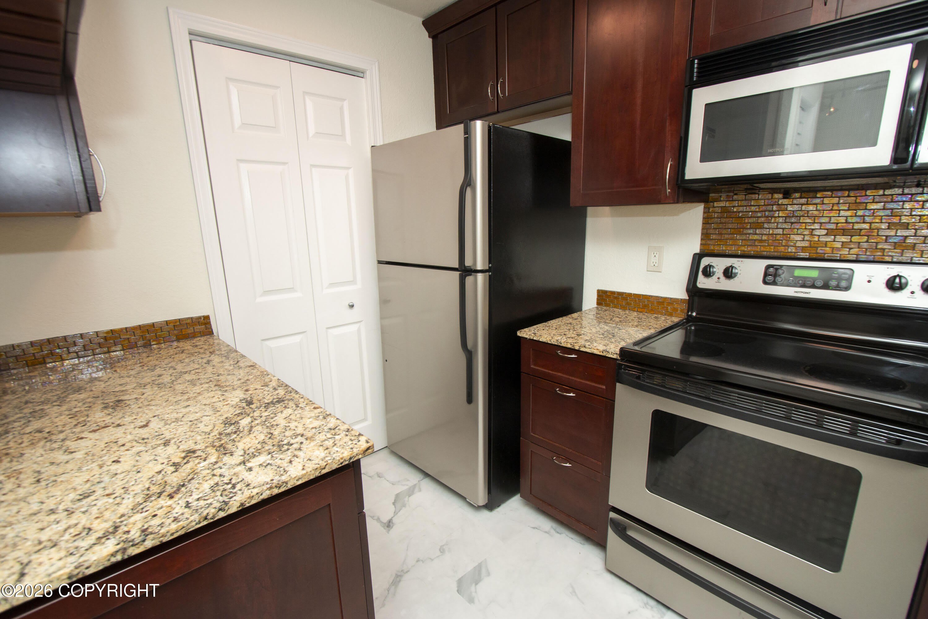 329 E 14Th Avenue – photo 3