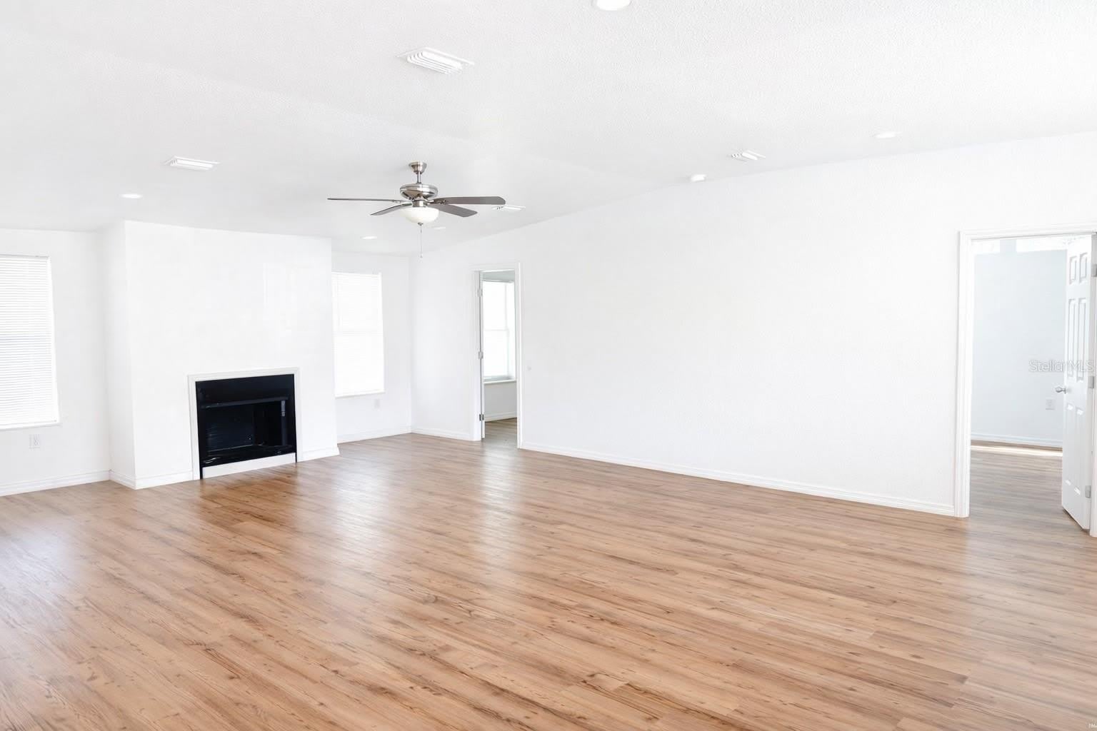 10121 EVANSTON Lane – photo 4
