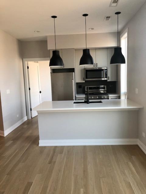 1046 W Cornelia – photo 1