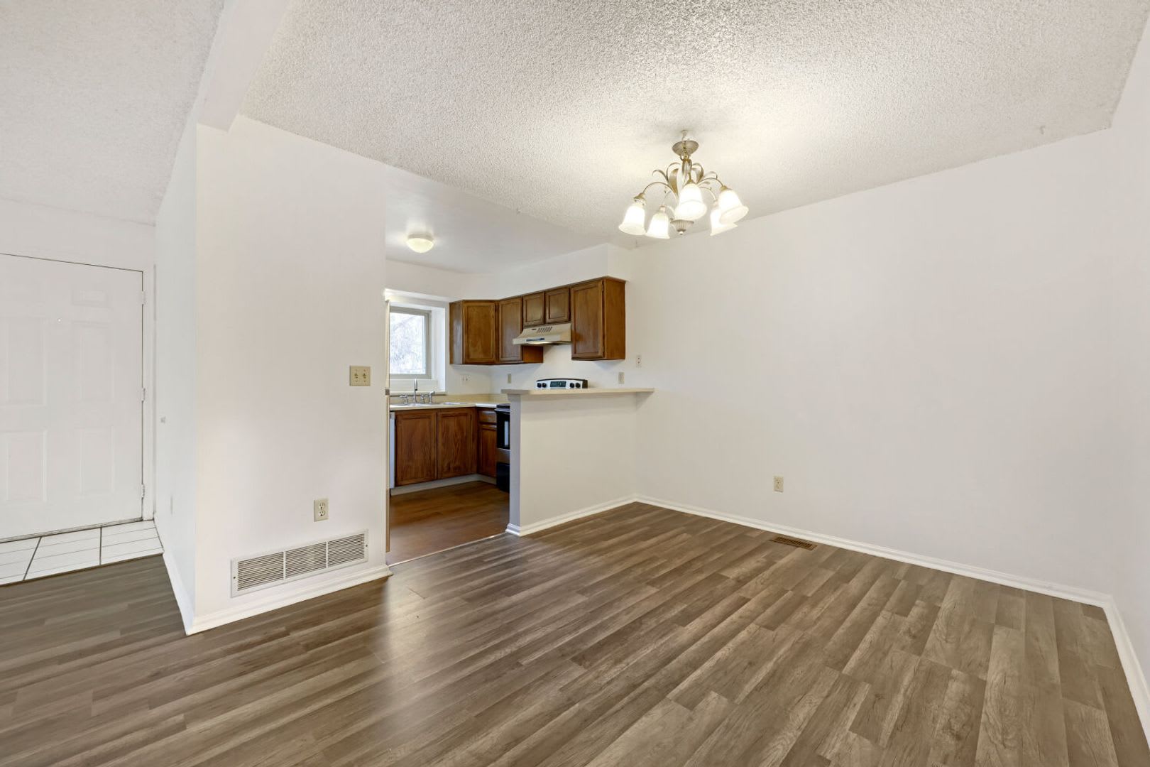Refreshed 3BD/3BA Townhouse in Thornton – photo 5
