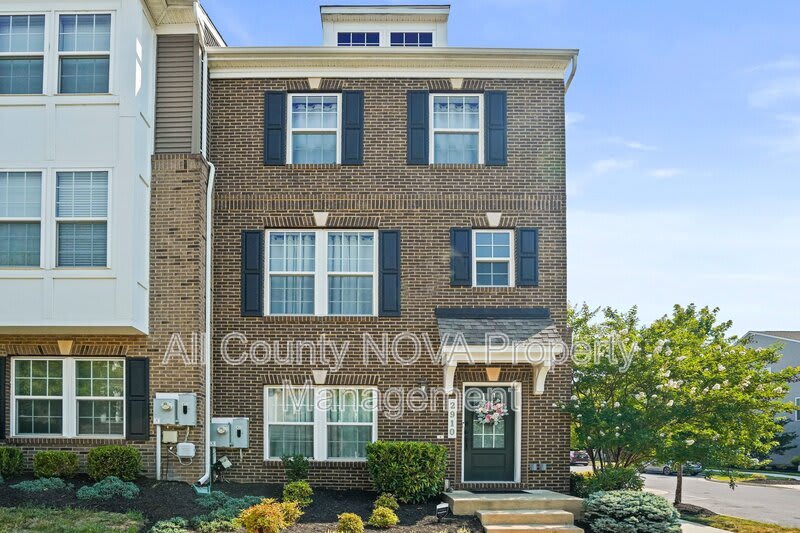 2910 Pinebrook – photo 1