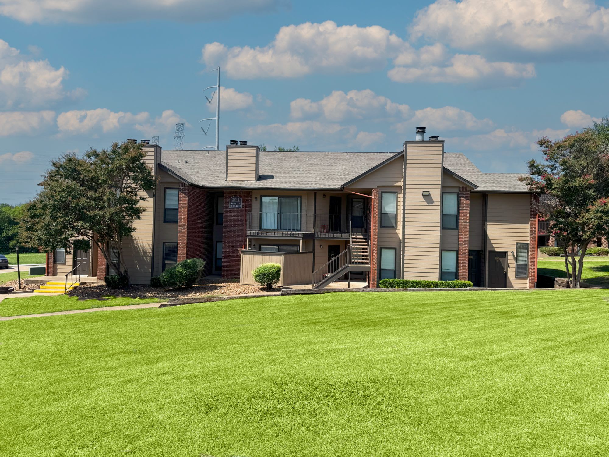 Valley Creek Apartments – photo 2