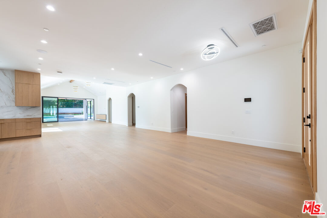 23346 Calvert Street – photo 5