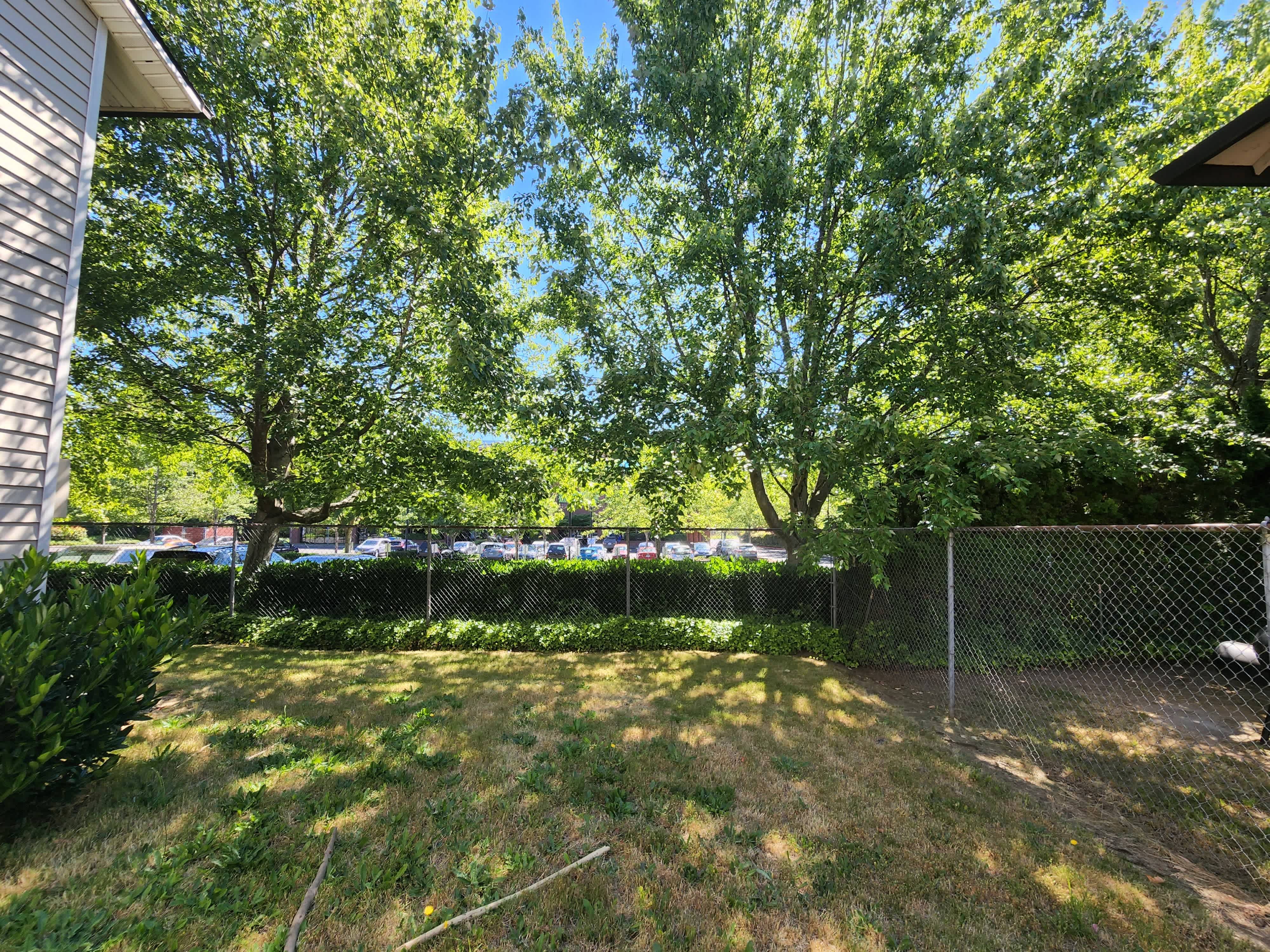 Emerald East Apartments – photo 2