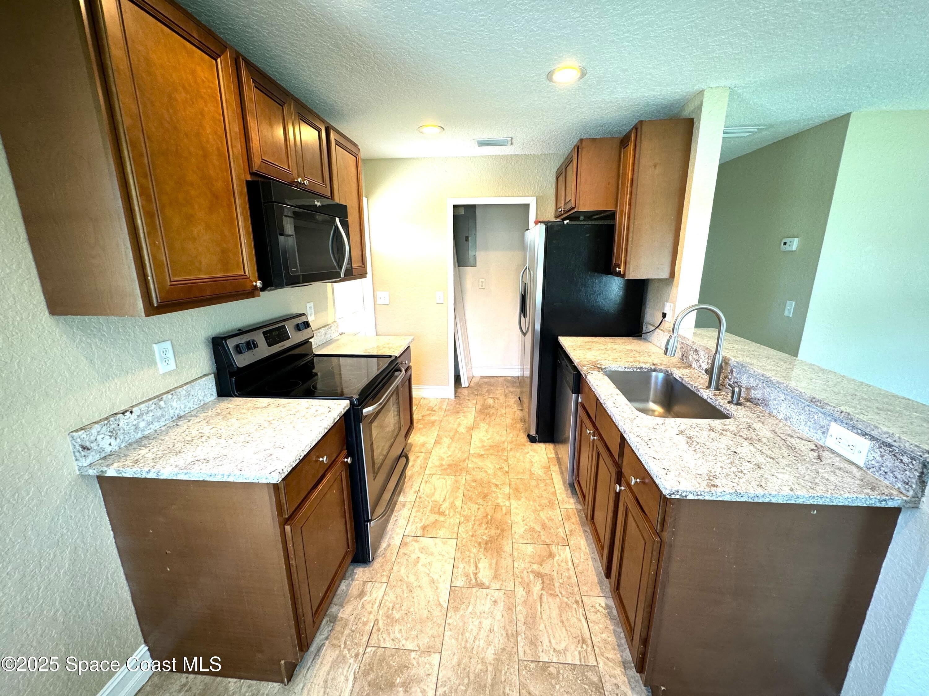 230 Crown Boulevard – photo 5
