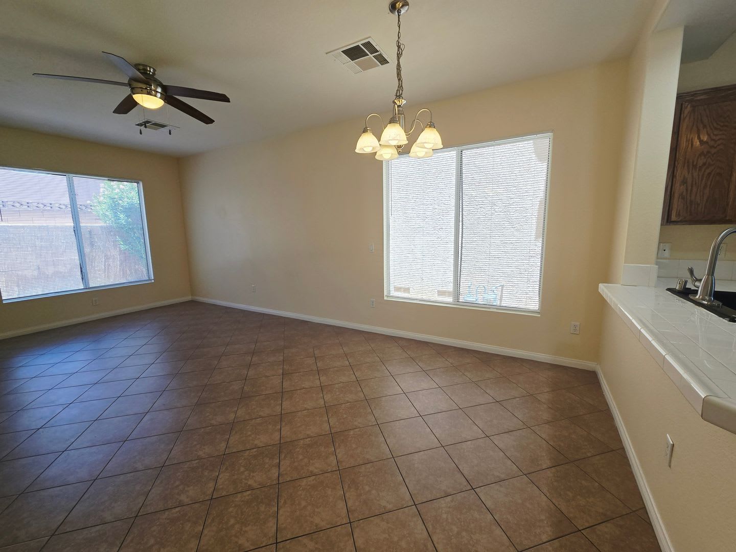 ** $300 OFF 1ST MONTHS RENT** CHARMING 2 BED/ 2 BATH HOME WITH LOFT LOCATED IN LAMPLIGHT GARDENS! – photo 5