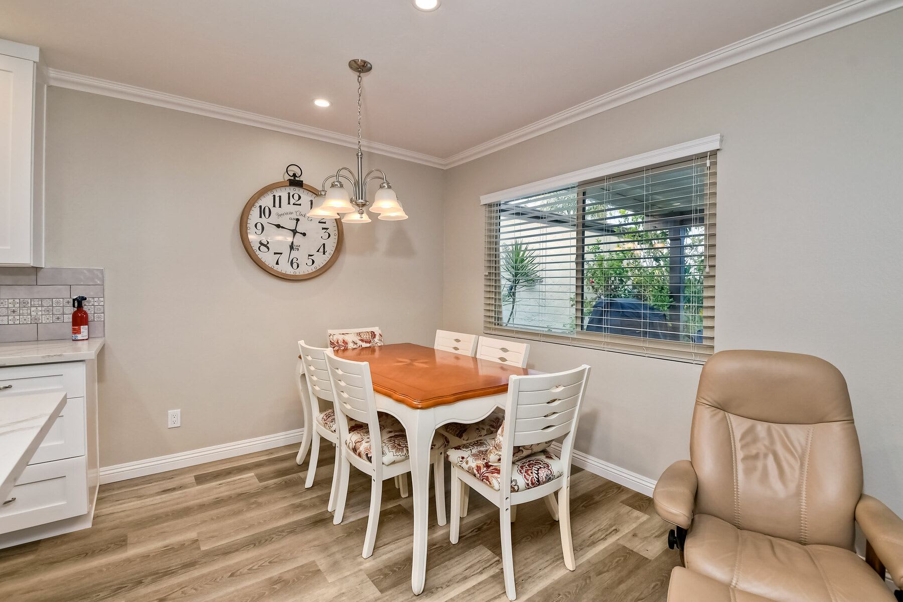 263 San Dimas Ave – photo 4