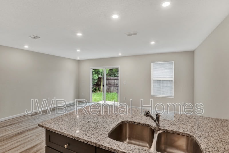 606 Herman St – photo 2