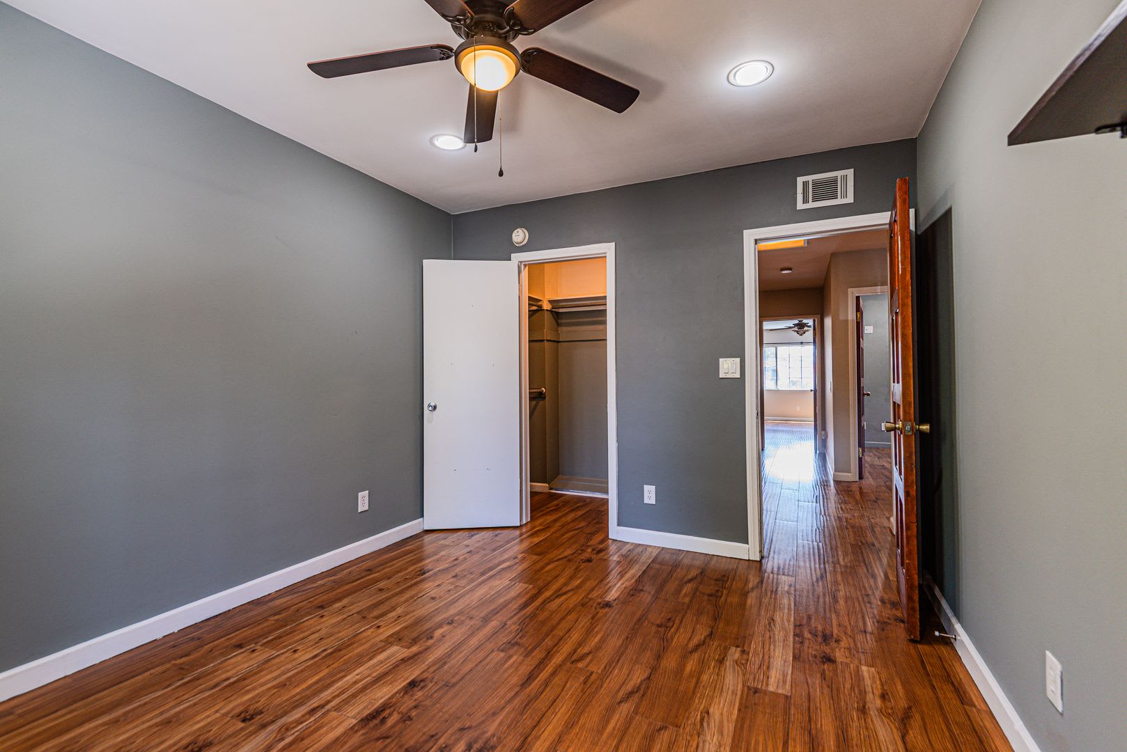 New Price Reduction Beautiful 4 Bed 3 Bath House In Winnetka The Sf Valley With Pool 2 Car Garage – photo 2