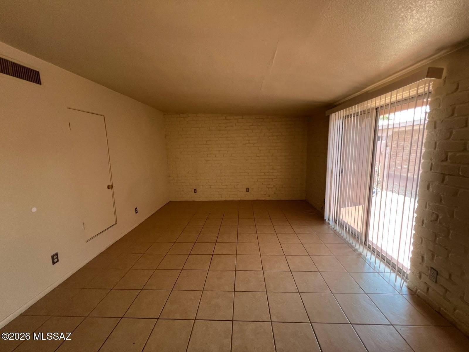 425 E Delano Street – photo 4