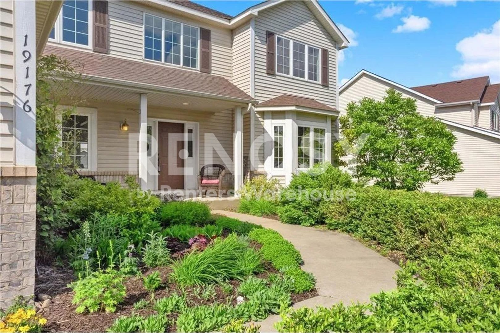Available August 1st 7 Bedroom 4 Bath Single Family Home in Lakeville – photo 1