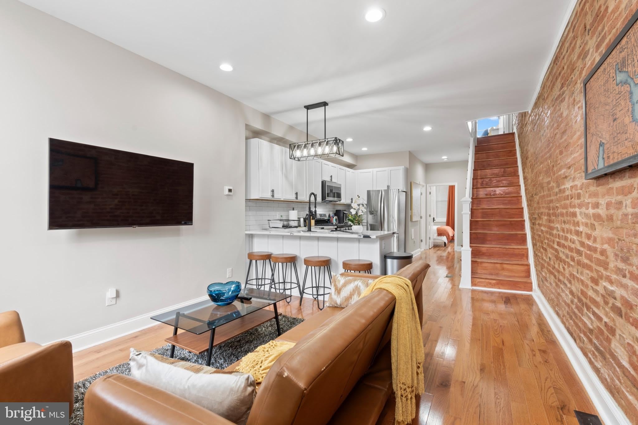 2235 E CHASE Street – photo 3