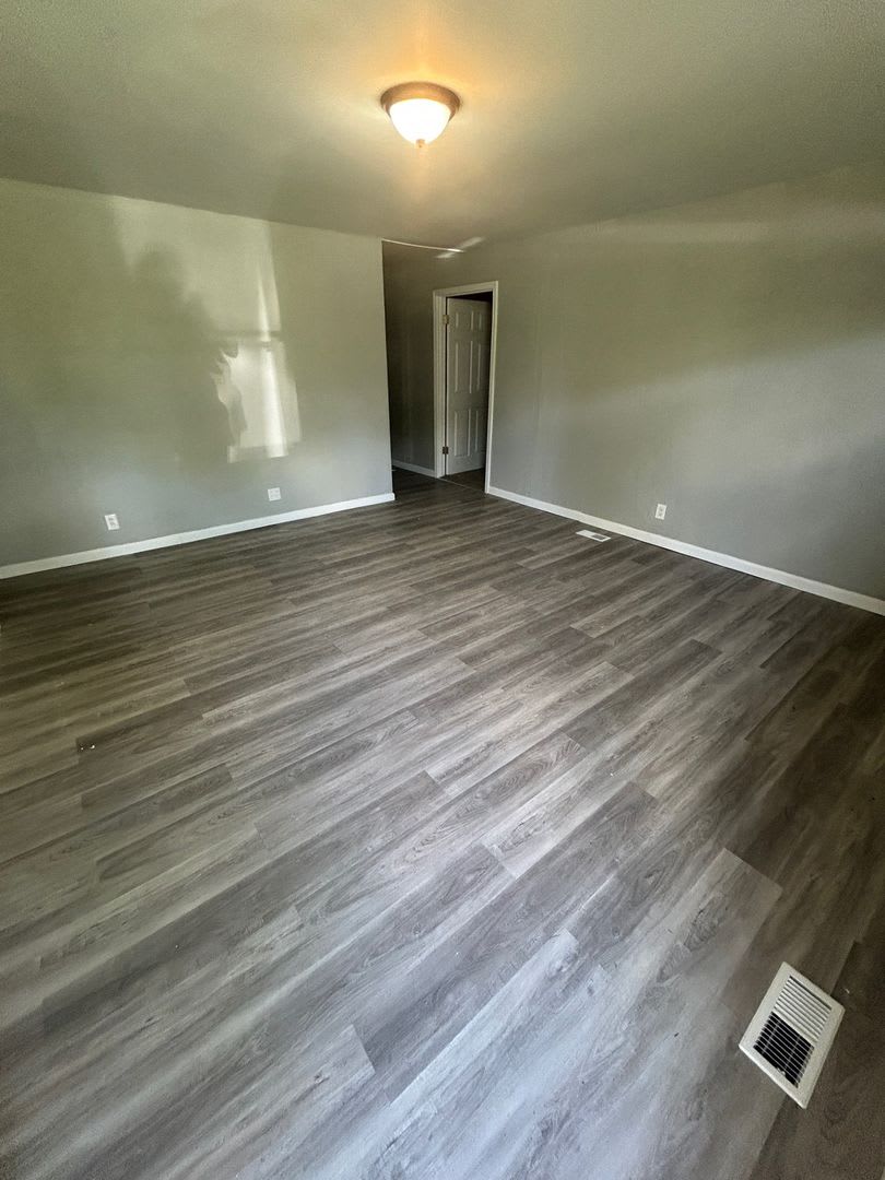 For Lease – photo 2
