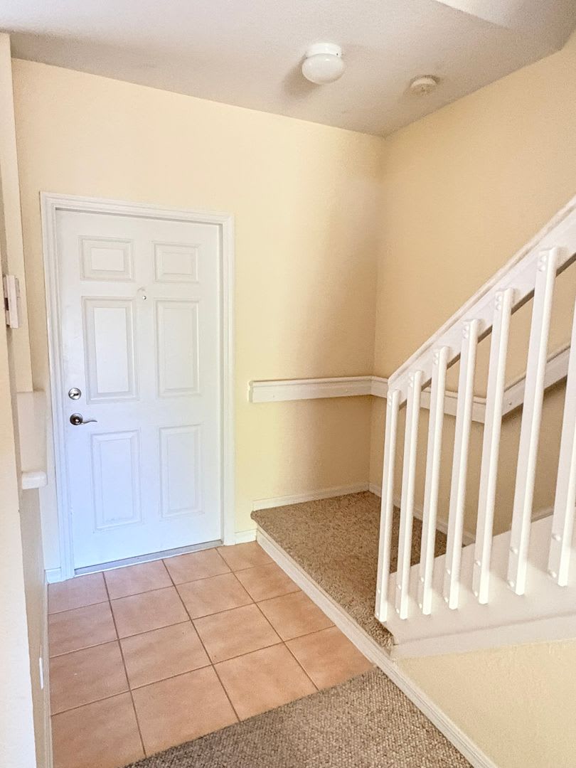 2 2 5 Townhome In Fort Myers For Rent – photo 4
