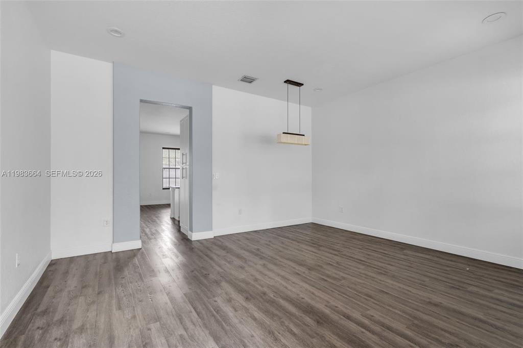 624 Southwest 147th Avenue – photo 3