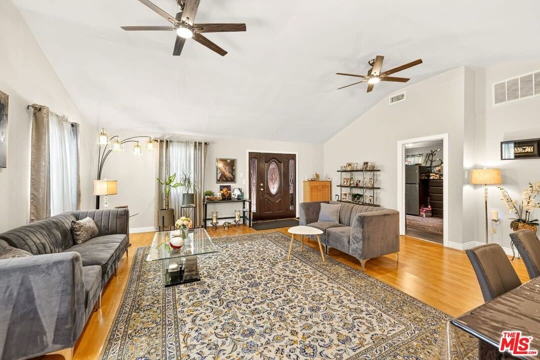 6236 Lindley Ave – photo 3