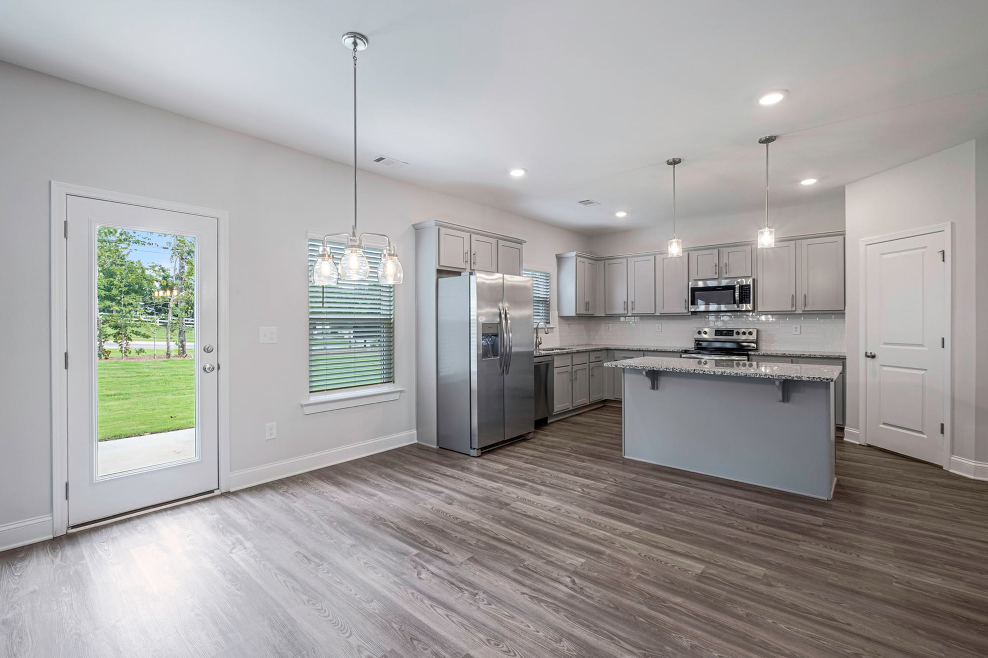 6 Bedroom Home In Lawrenceville – photo 3