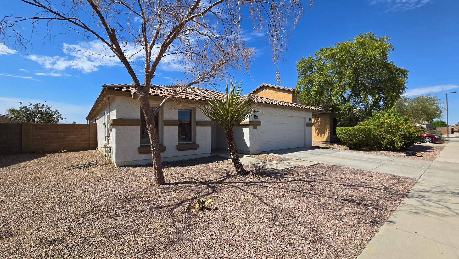 Lovely 4 bedroom 2 bath home +Den in Sunset Point Community Of Buckeye! – photo 4
