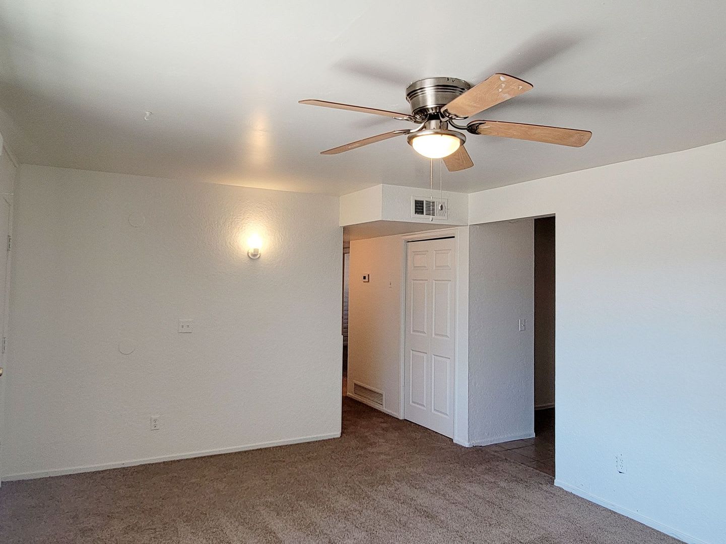 East Tucson Gem: Bright 3-Bed Home with Spacious Covered Patio & Enclosed Yard – photo 5