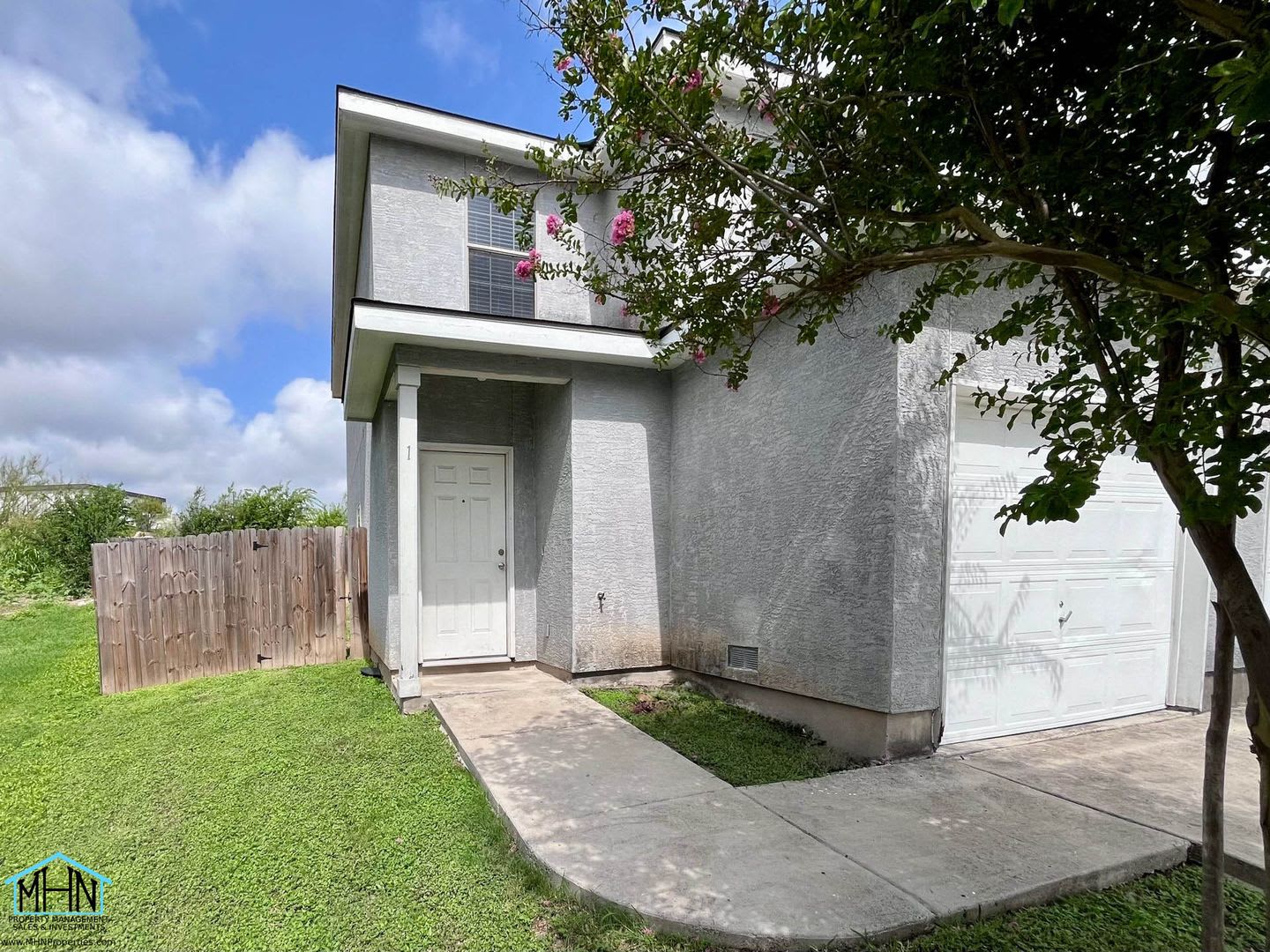Beautiful Two Story Duplex Near Randolph AFB and FT SAM Houston! – photo 2