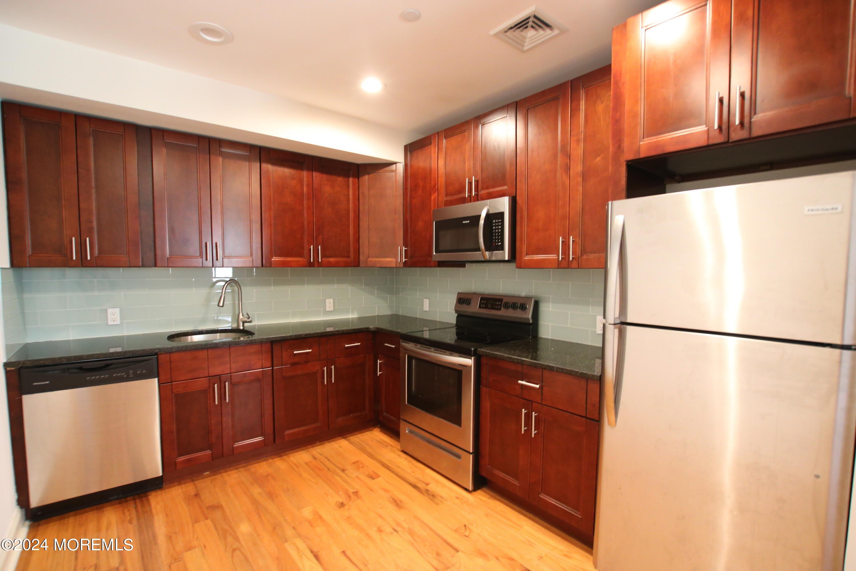 1003 Bond Street – photo 2