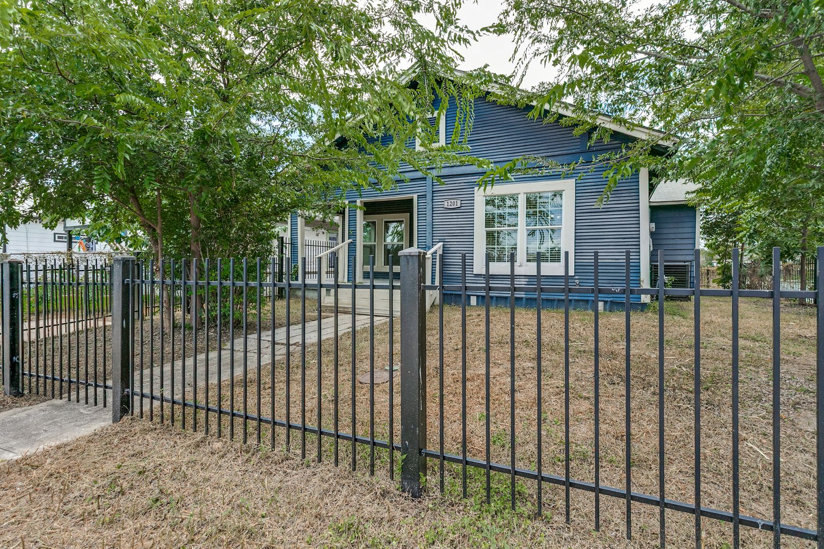 Renovated 3 Bedroom Home In Denver Heights – photo 2