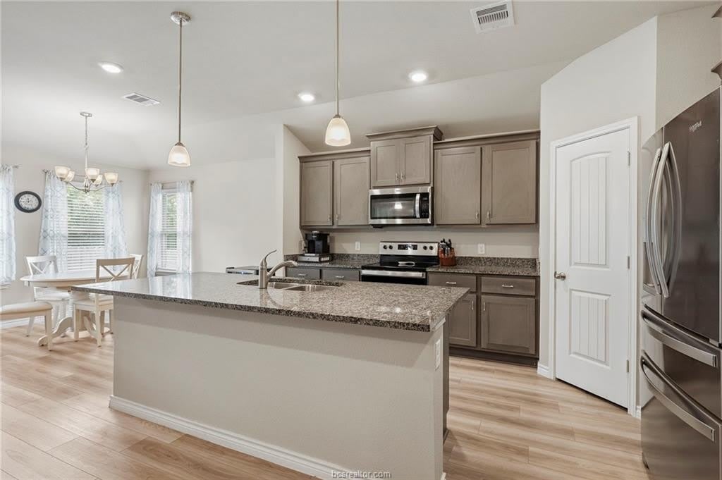 2042 Rock Ridge Avenue – photo 2