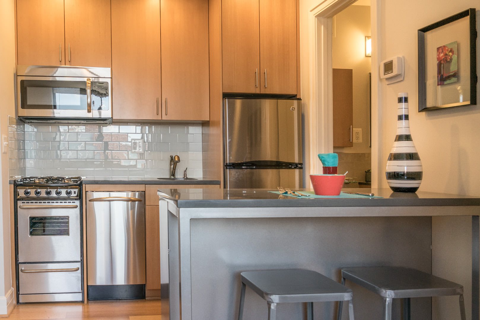 Sutton Plaza Apartments – photo 2