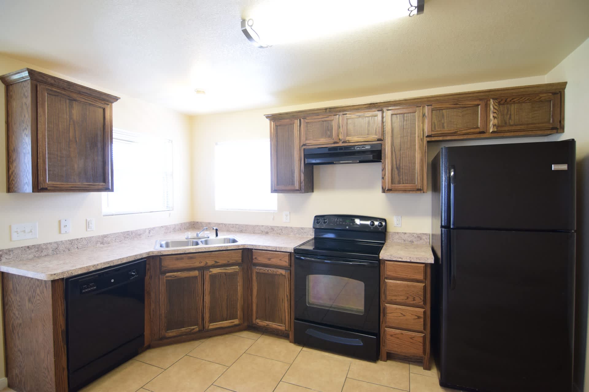 3401 Regency Dr – photo 1