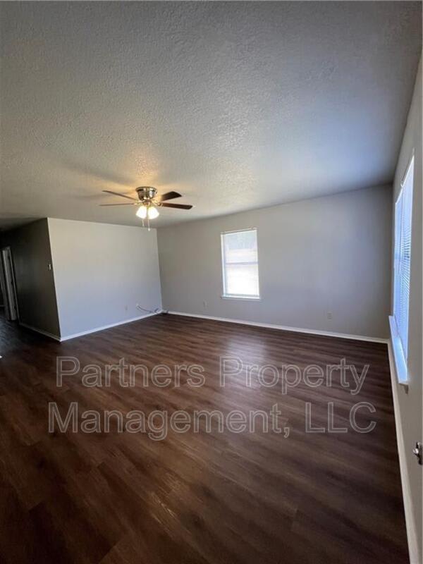 5705 Sara Street A – photo 2