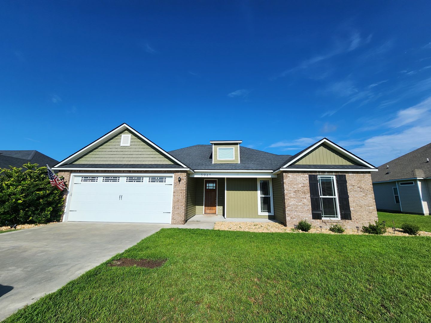 Modern 4Br Home With Screened Porch Granite Kitchen Fenced Backyard – photo 1