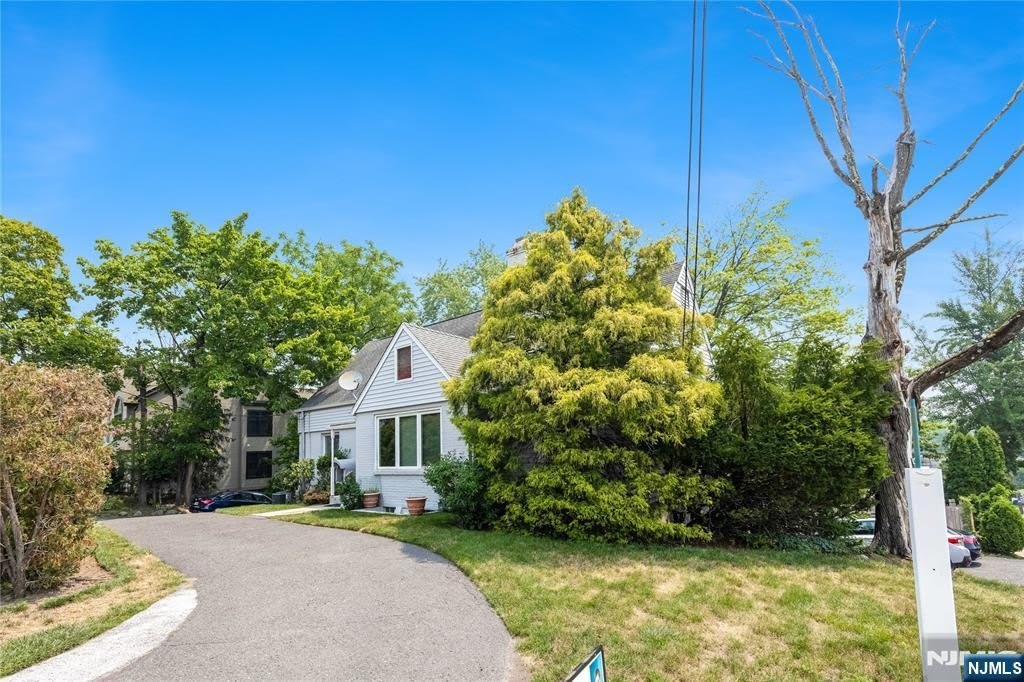 700 Kinderkamack Road – photo 4
