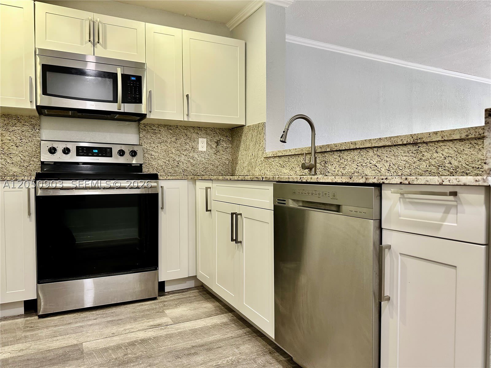 15430 SW 82 LN – photo 5
