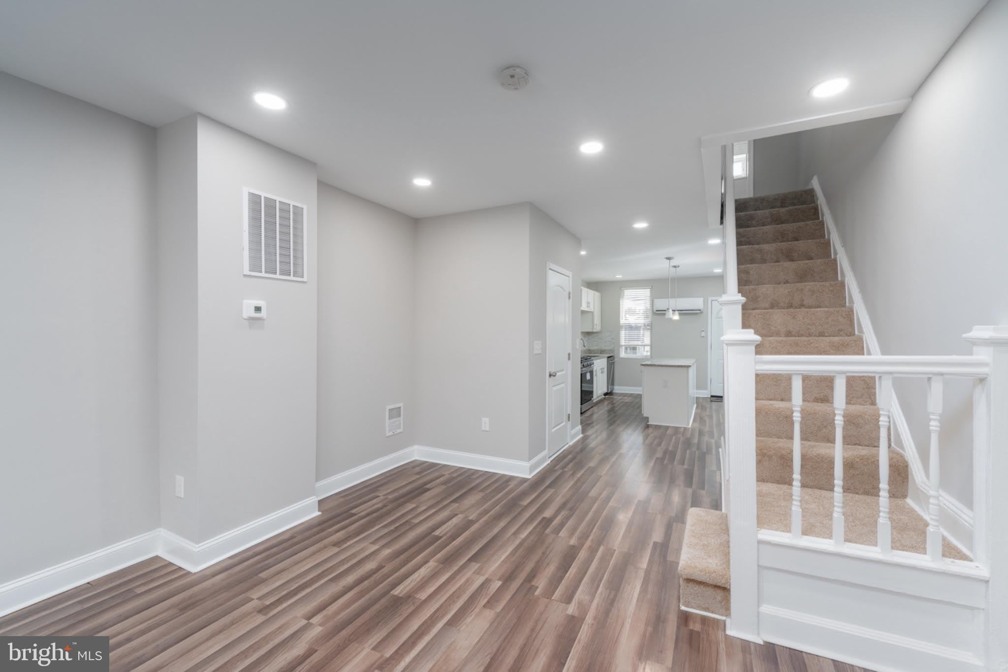 1521 CARSWELL Street – photo 5