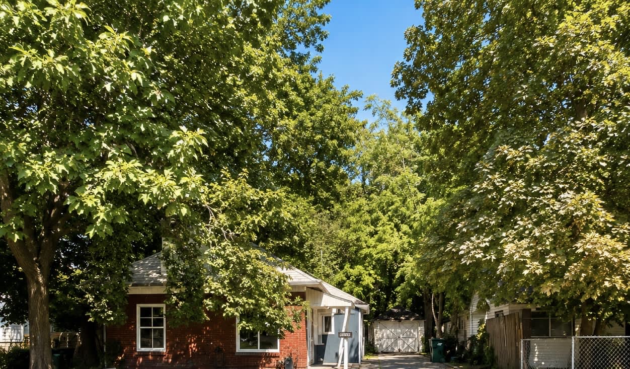 2230 Jackson Ave – photo 2