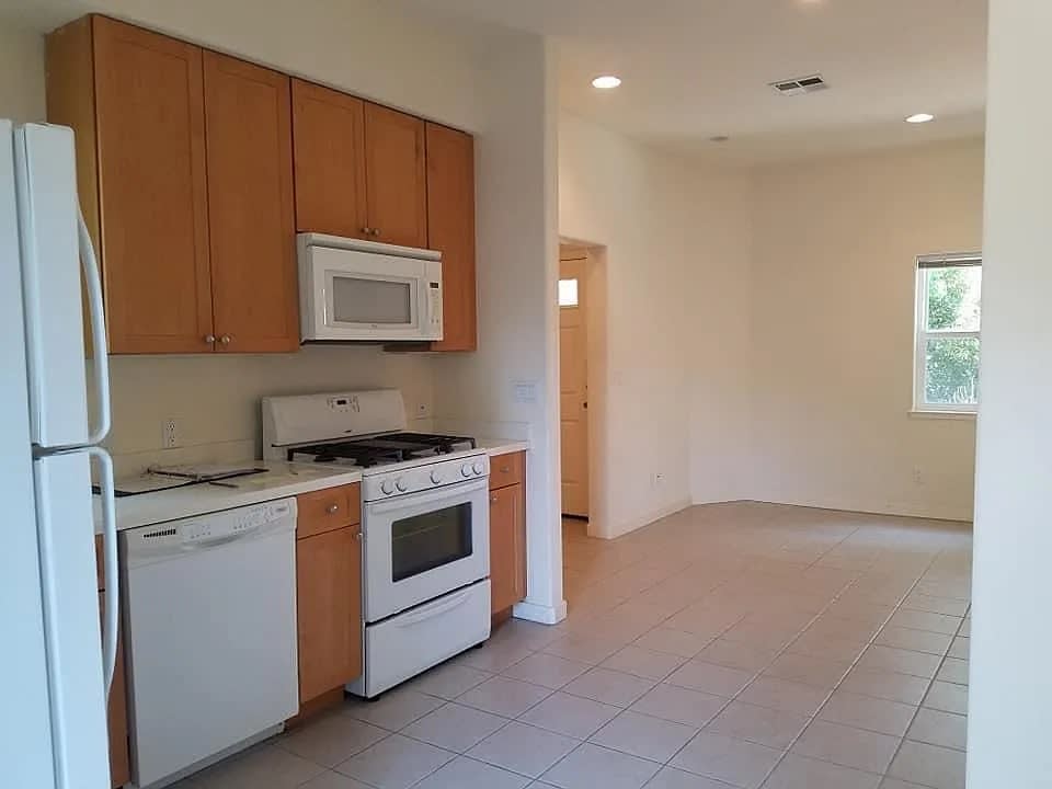 2460 High St – photo 1