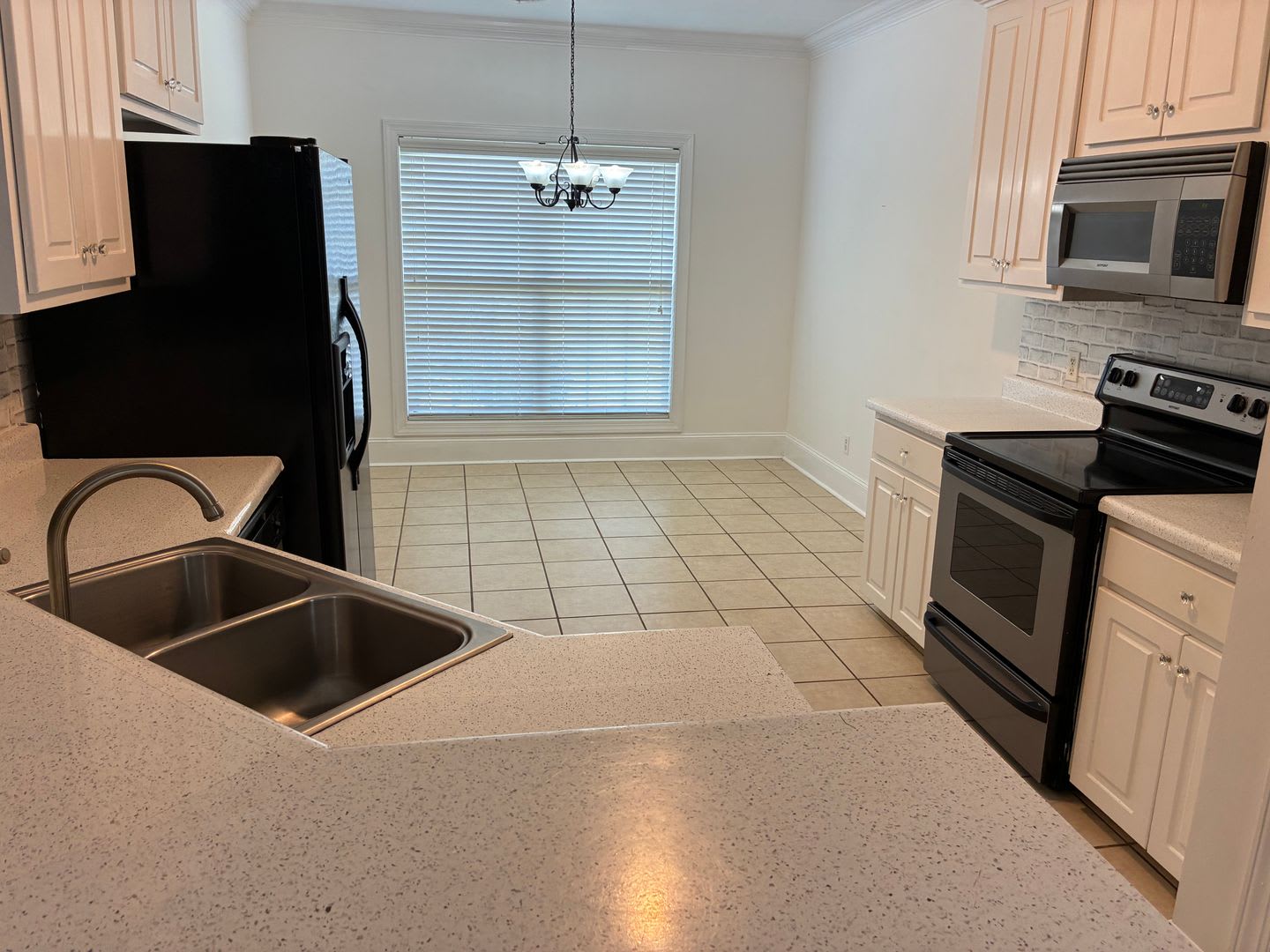 233 Forest Glen – photo 3