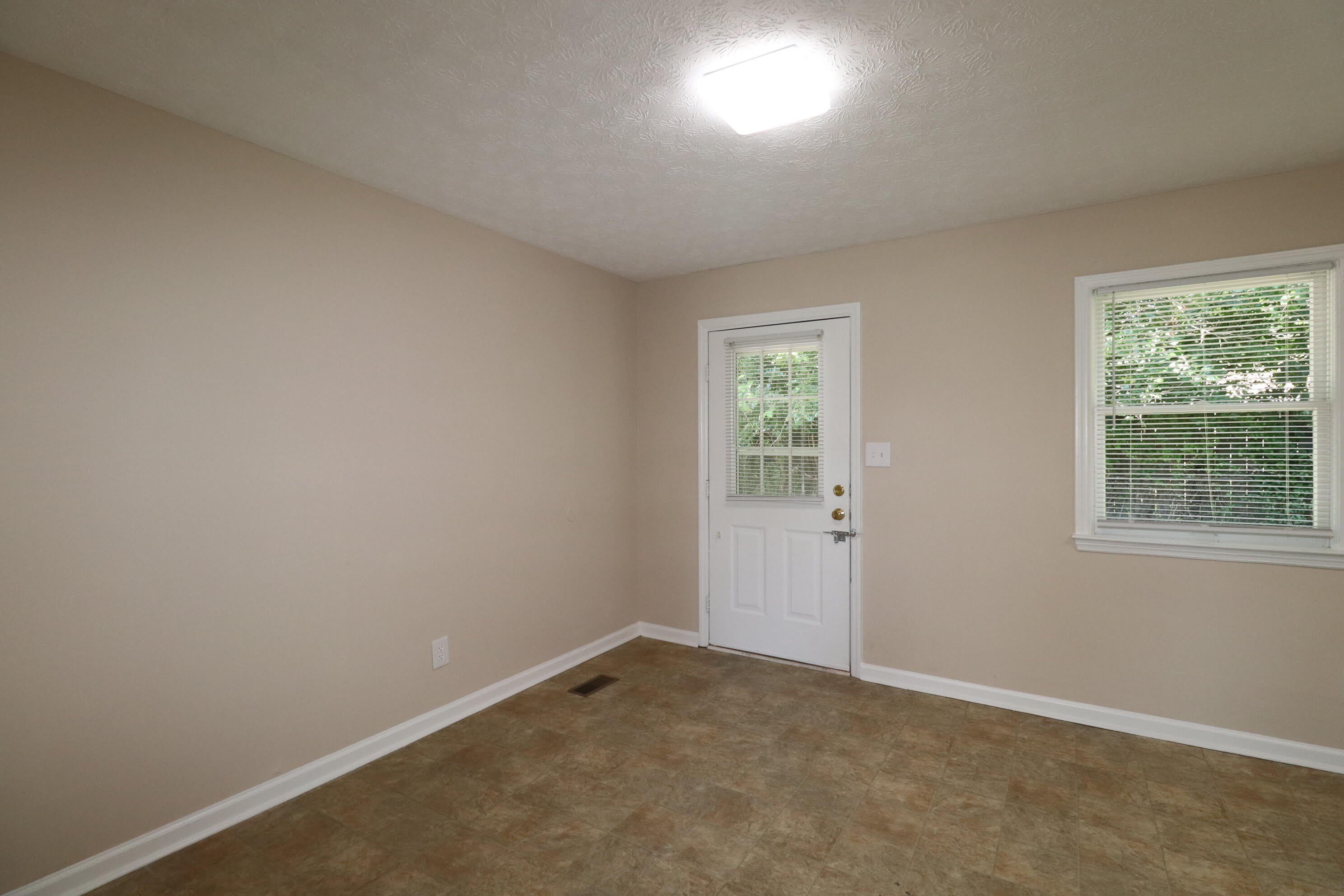 212 Foxwood Drive – photo 5