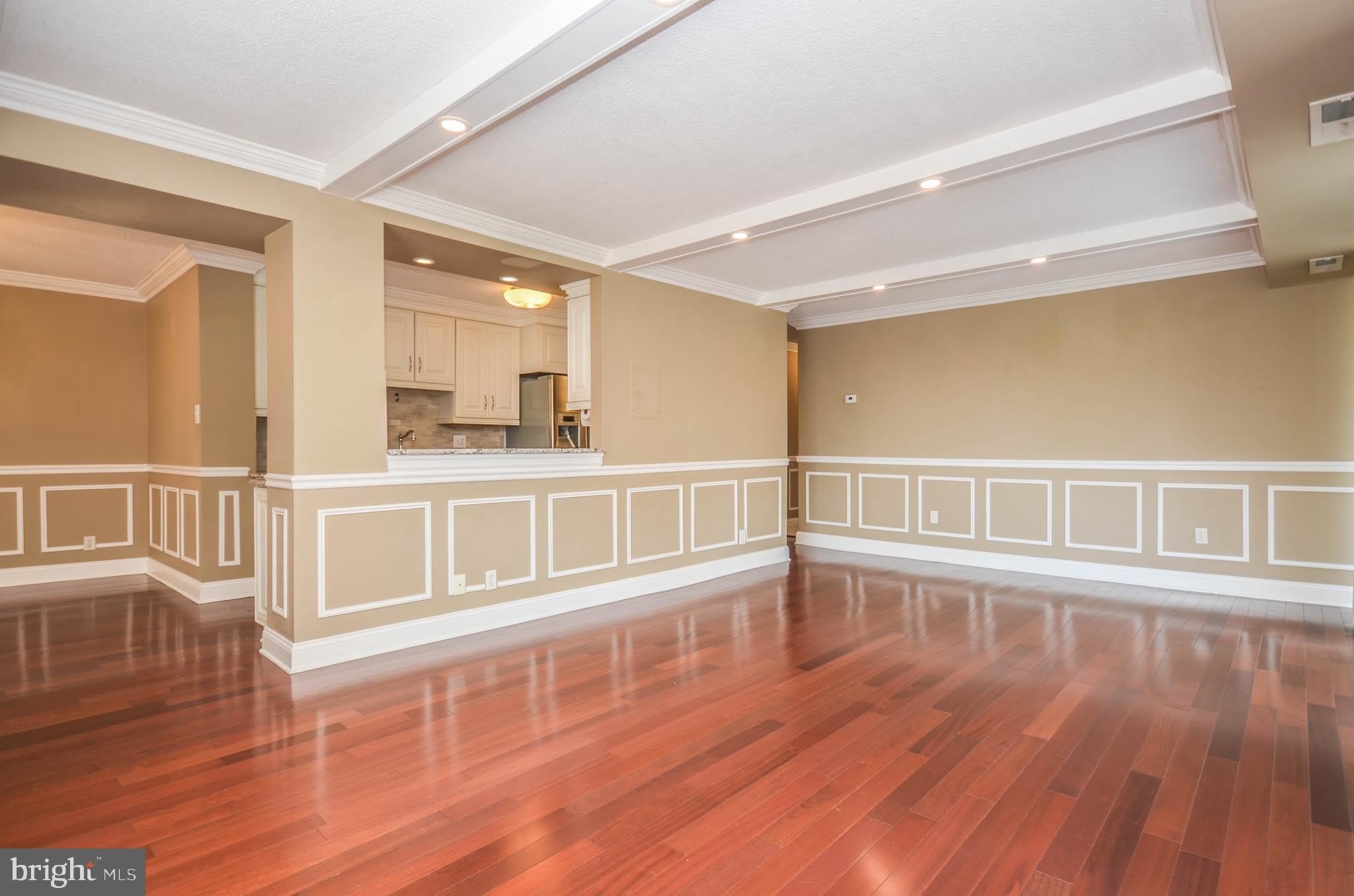 1401 N RHODES Street – photo 3