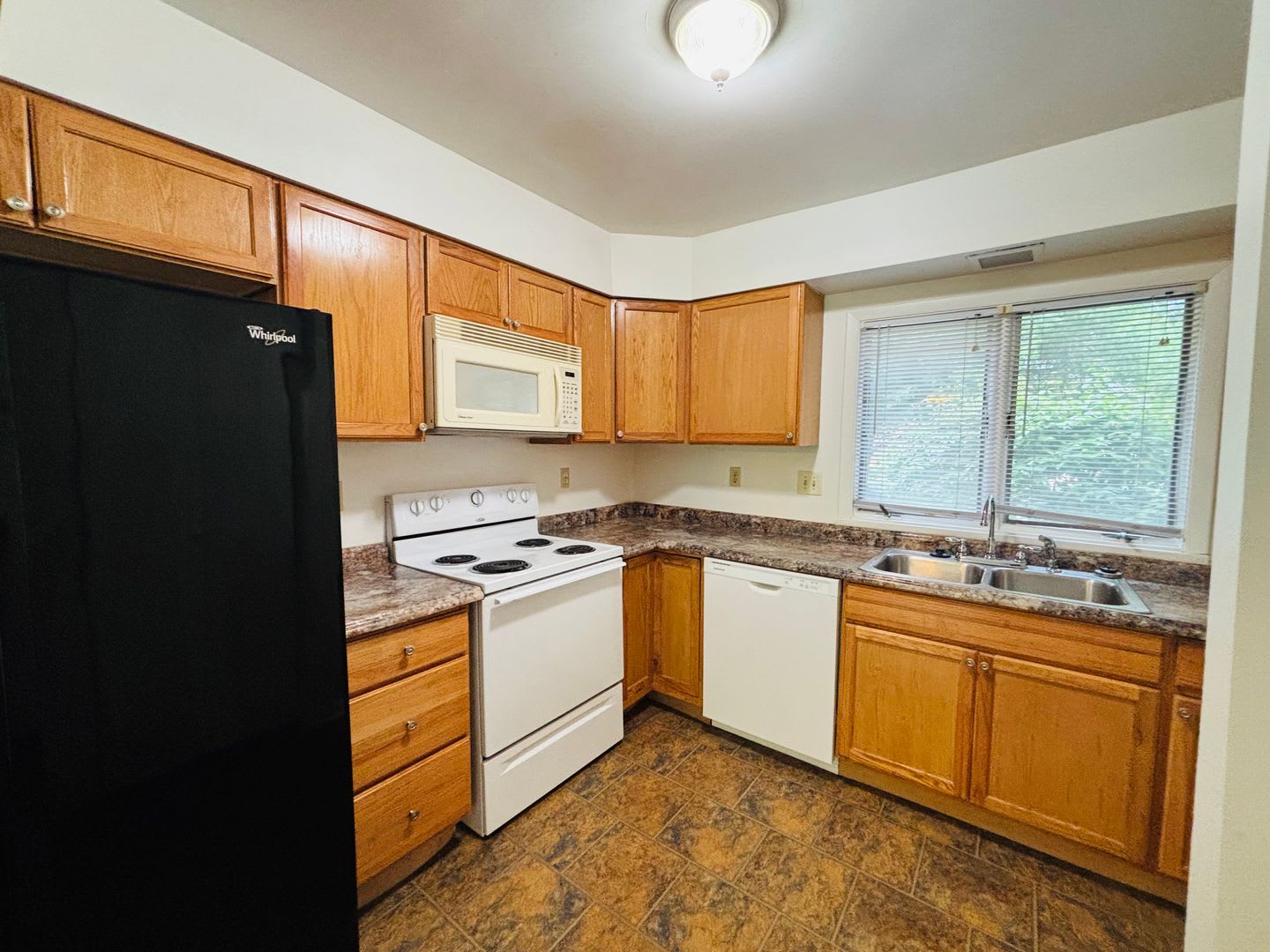 3 Bedroom 2.5 Bath Townhouse – photo 5