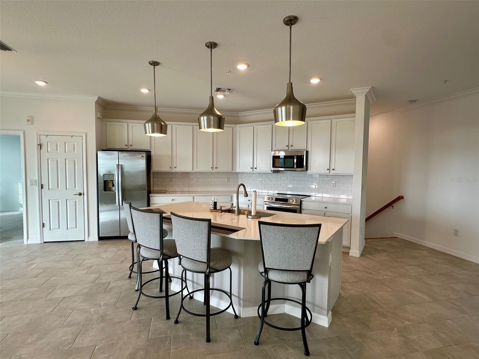 10027 CROOKED CREEK Drive – photo 2