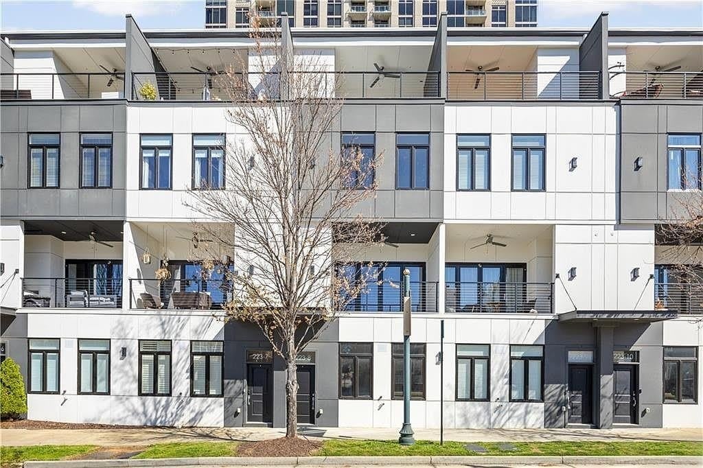 223 16th Street NW – photo 1