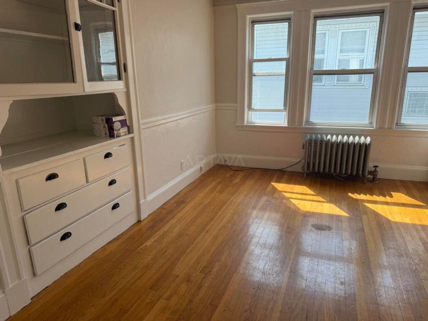 272 Willis Ave. – photo 5