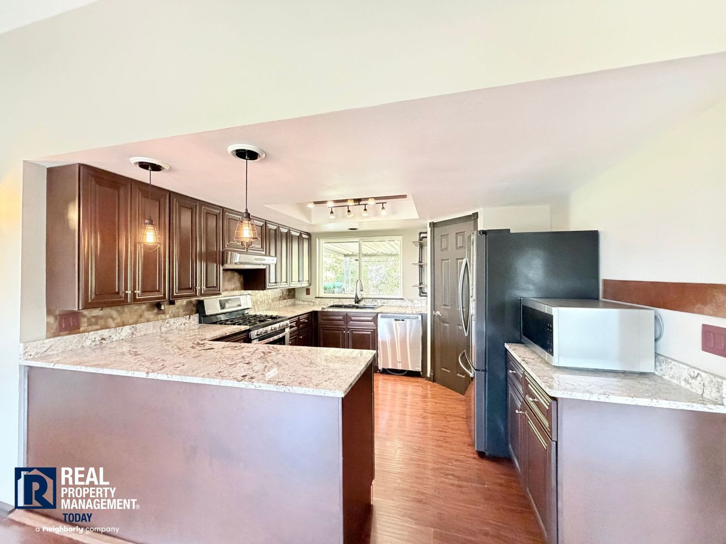 Rare 4-Bedroom Puyallup Home with Full Lower-Level Suite, Updated Kitchen & Balcony! – photo 5