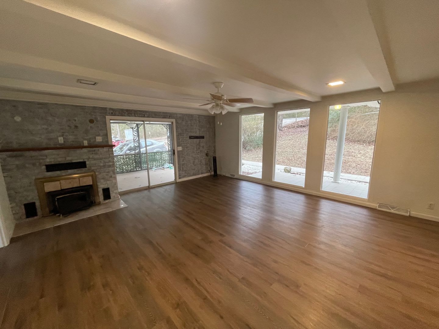 Rental Home in Hollister MO 3 bedroom 3 bath home with garage and fenced yard – photo 4