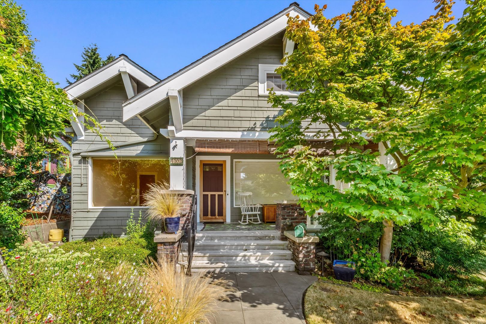 Beautiful 4-Bedroom Home with Rooftop Deck & Water Views in Prime Wallingford – photo 2