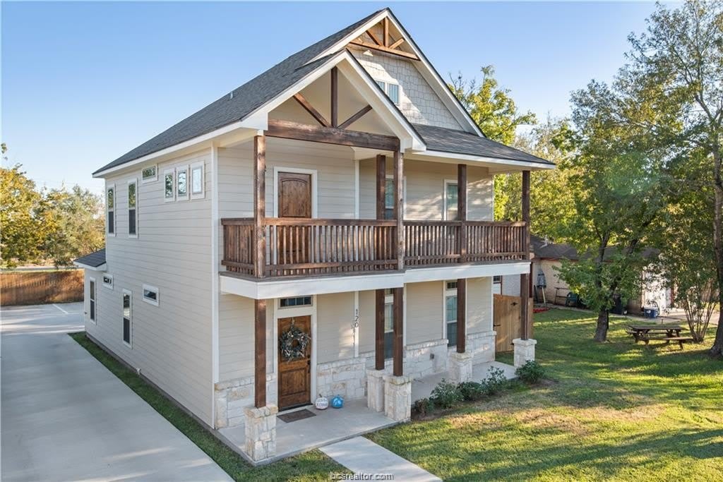120 Richards Street – photo 1