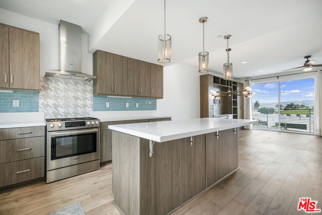 1045 Manzanita St – photo 2